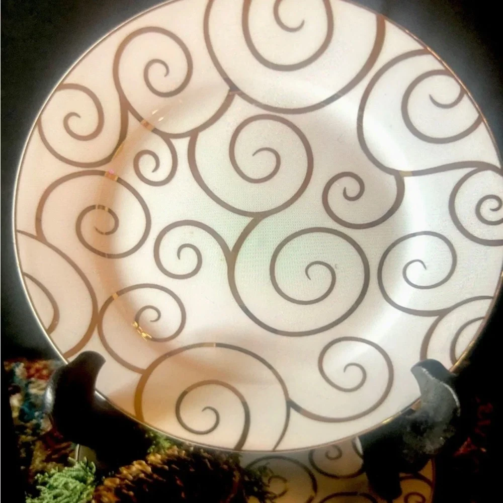4‎ Pier 1 Christmas Dessert/Salad/Appetizer Plates